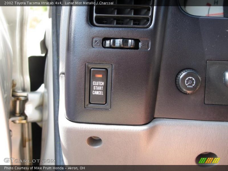 Lunar Mist Metallic / Charcoal 2002 Toyota Tacoma Xtracab 4x4