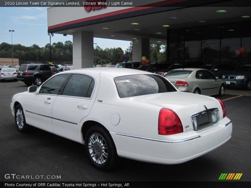 Vibrant White / Light Camel 2010 Lincoln Town Car Signature Limited