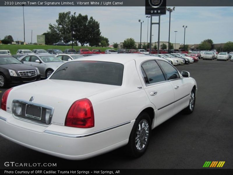 Vibrant White / Light Camel 2010 Lincoln Town Car Signature Limited