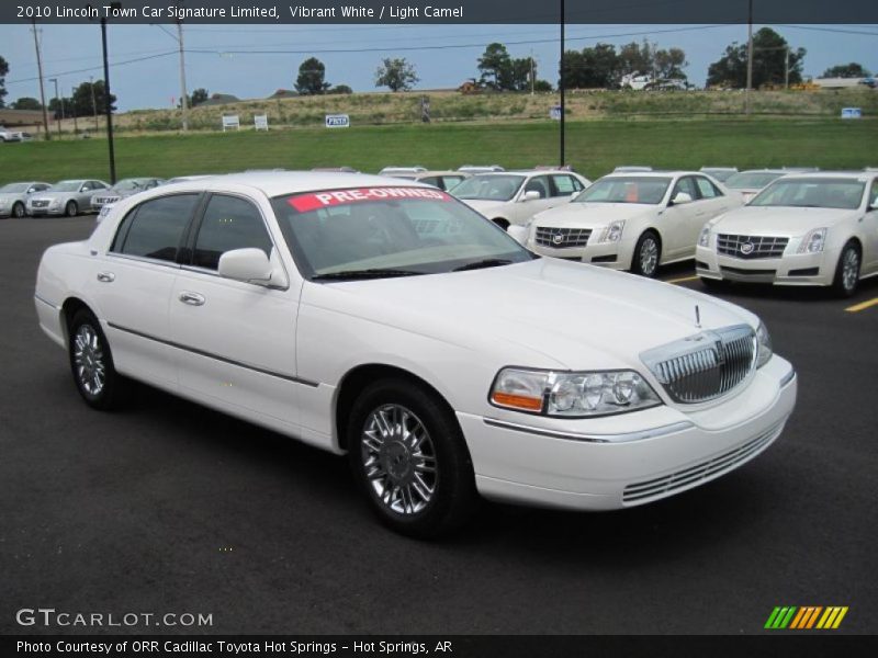 Vibrant White / Light Camel 2010 Lincoln Town Car Signature Limited