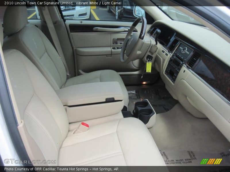 Vibrant White / Light Camel 2010 Lincoln Town Car Signature Limited