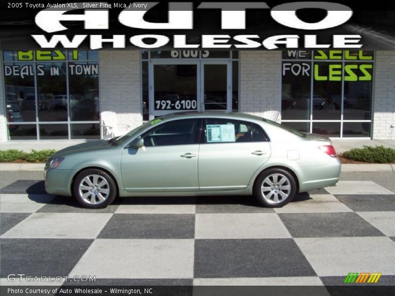Silver Pine Mica / Ivory 2005 Toyota Avalon XLS