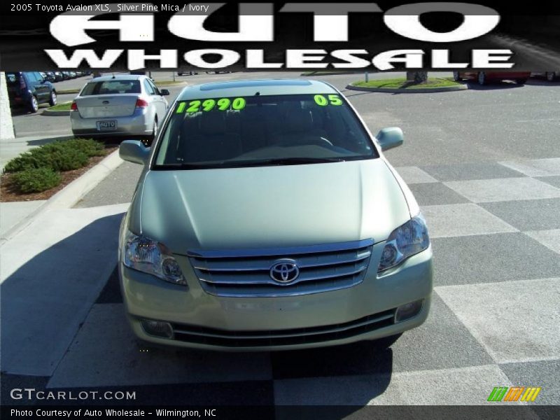 Silver Pine Mica / Ivory 2005 Toyota Avalon XLS