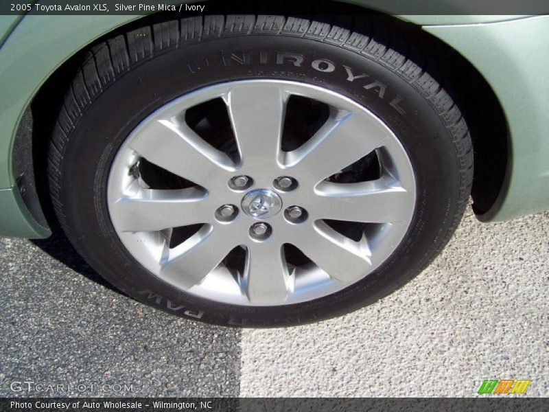 Silver Pine Mica / Ivory 2005 Toyota Avalon XLS