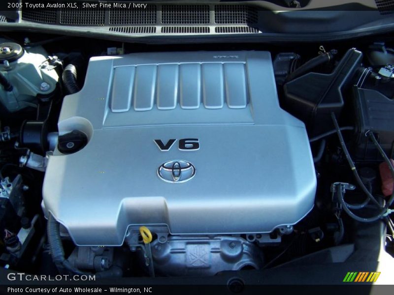 Silver Pine Mica / Ivory 2005 Toyota Avalon XLS