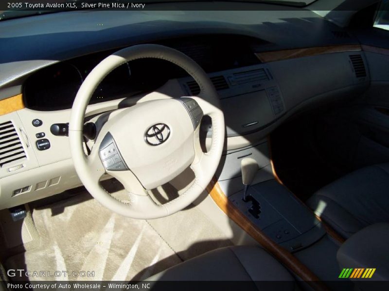 Silver Pine Mica / Ivory 2005 Toyota Avalon XLS