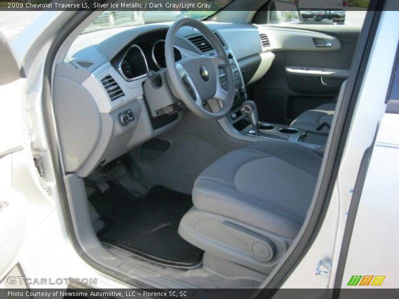 Silver Ice Metallic / Dark Gray/Light Gray 2009 Chevrolet Traverse LS