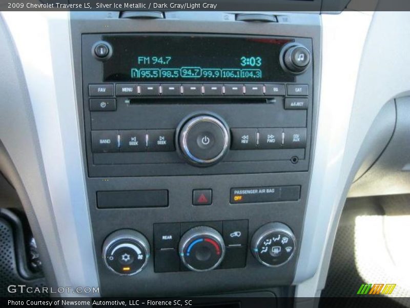 Silver Ice Metallic / Dark Gray/Light Gray 2009 Chevrolet Traverse LS