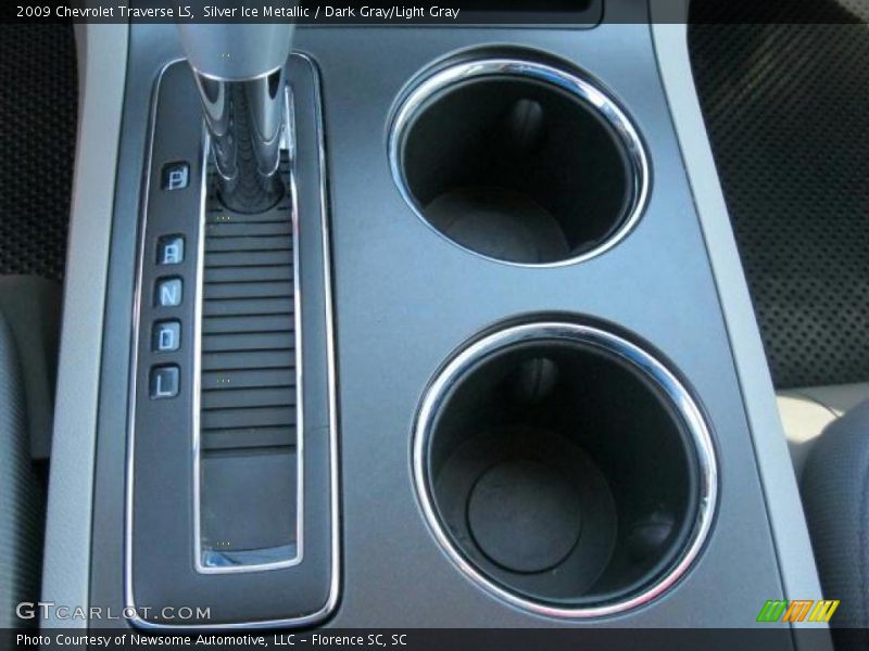 Silver Ice Metallic / Dark Gray/Light Gray 2009 Chevrolet Traverse LS
