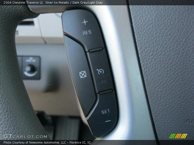 Silver Ice Metallic / Dark Gray/Light Gray 2009 Chevrolet Traverse LS