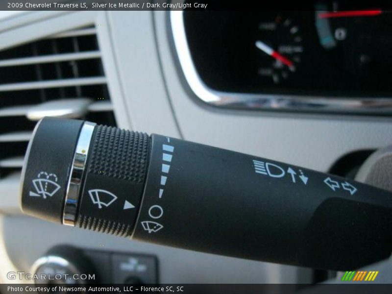 Silver Ice Metallic / Dark Gray/Light Gray 2009 Chevrolet Traverse LS