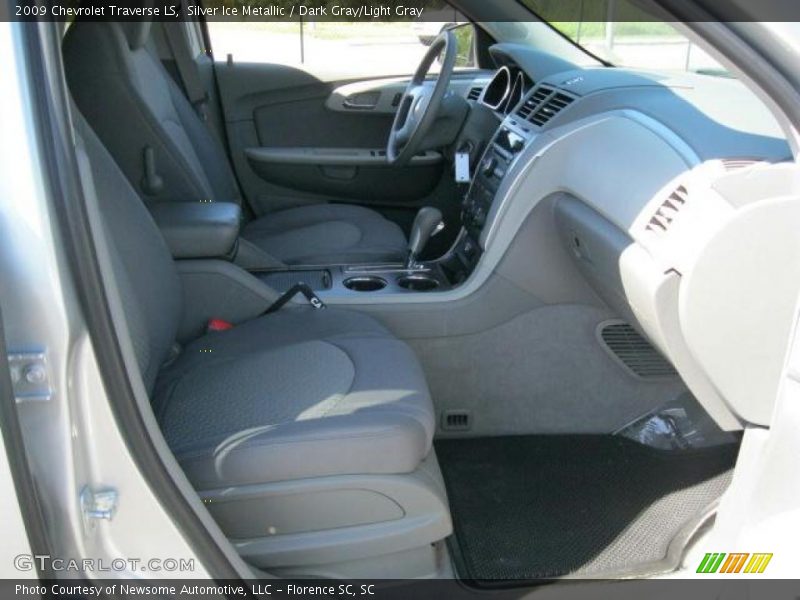 Silver Ice Metallic / Dark Gray/Light Gray 2009 Chevrolet Traverse LS