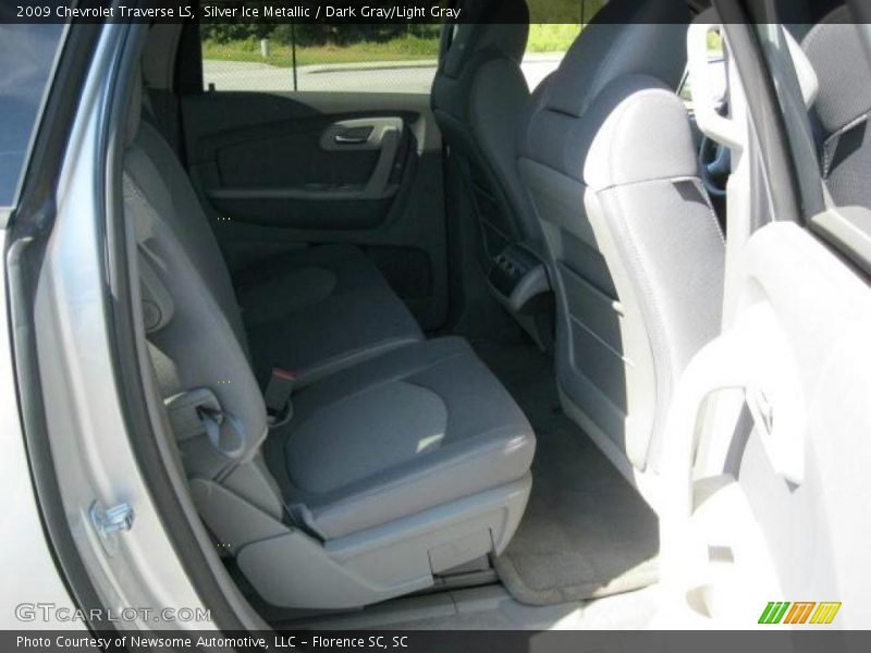 Silver Ice Metallic / Dark Gray/Light Gray 2009 Chevrolet Traverse LS