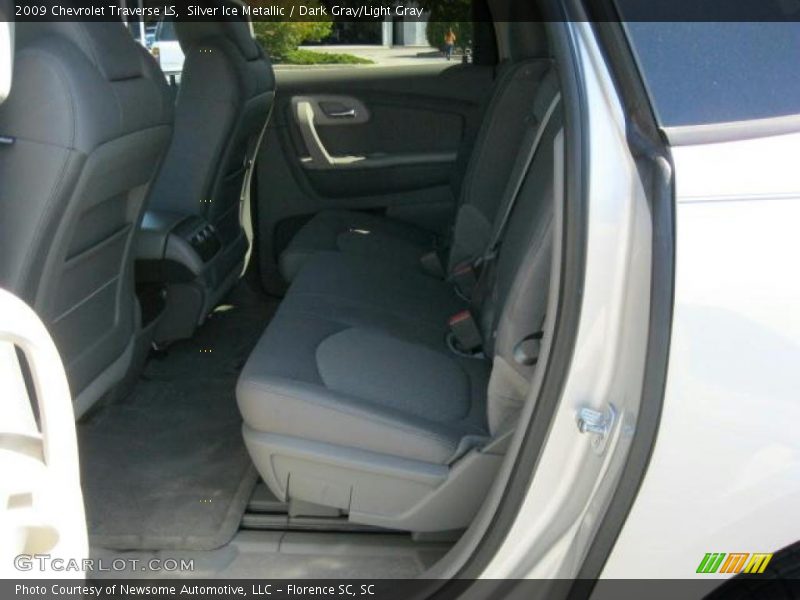Silver Ice Metallic / Dark Gray/Light Gray 2009 Chevrolet Traverse LS