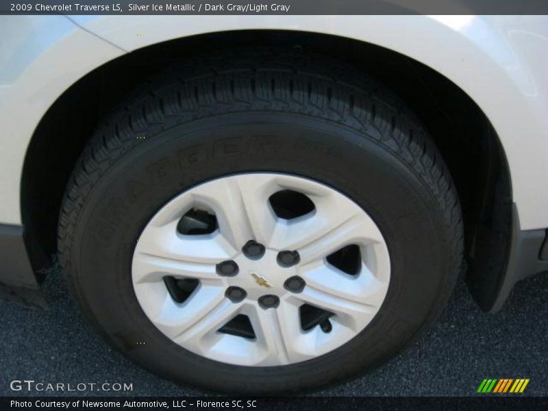 Silver Ice Metallic / Dark Gray/Light Gray 2009 Chevrolet Traverse LS