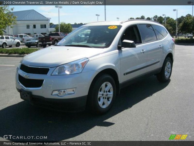 Silver Ice Metallic / Dark Gray/Light Gray 2009 Chevrolet Traverse LS