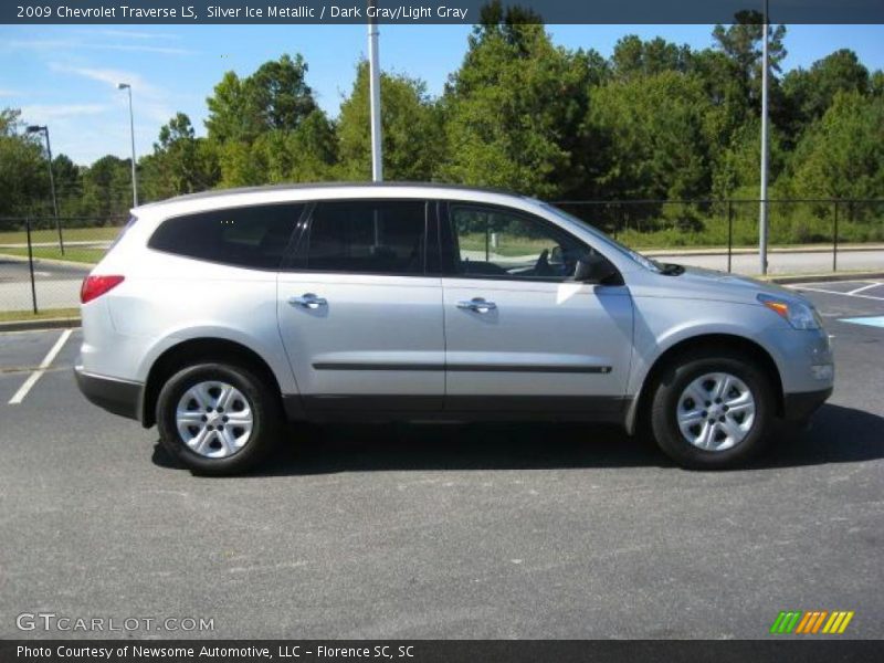 Silver Ice Metallic / Dark Gray/Light Gray 2009 Chevrolet Traverse LS