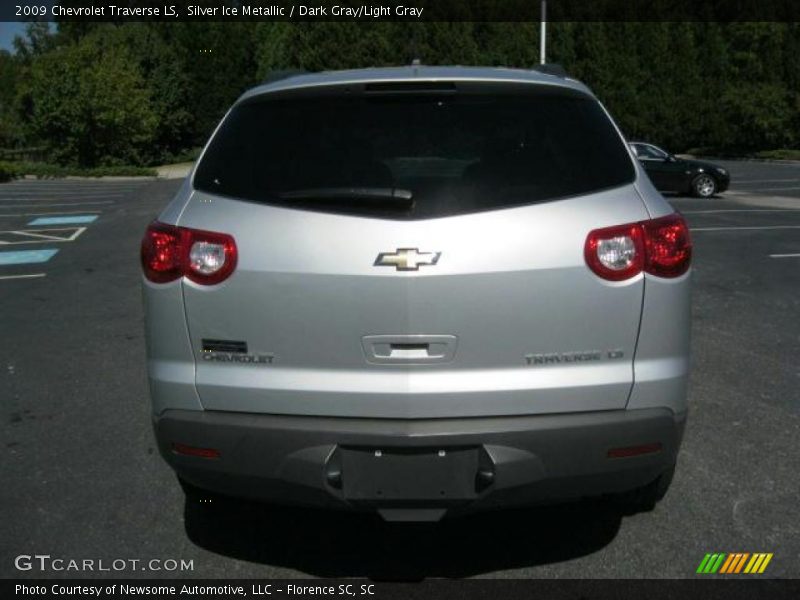 Silver Ice Metallic / Dark Gray/Light Gray 2009 Chevrolet Traverse LS