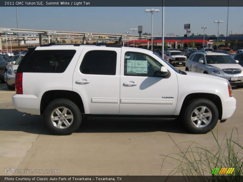 Summit White / Light Tan 2011 GMC Yukon SLE