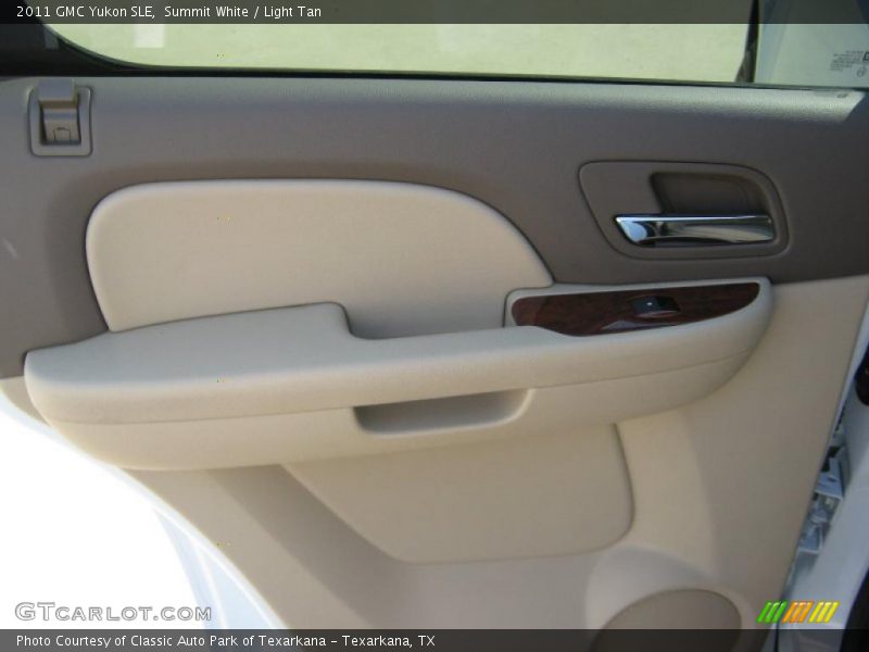 Summit White / Light Tan 2011 GMC Yukon SLE