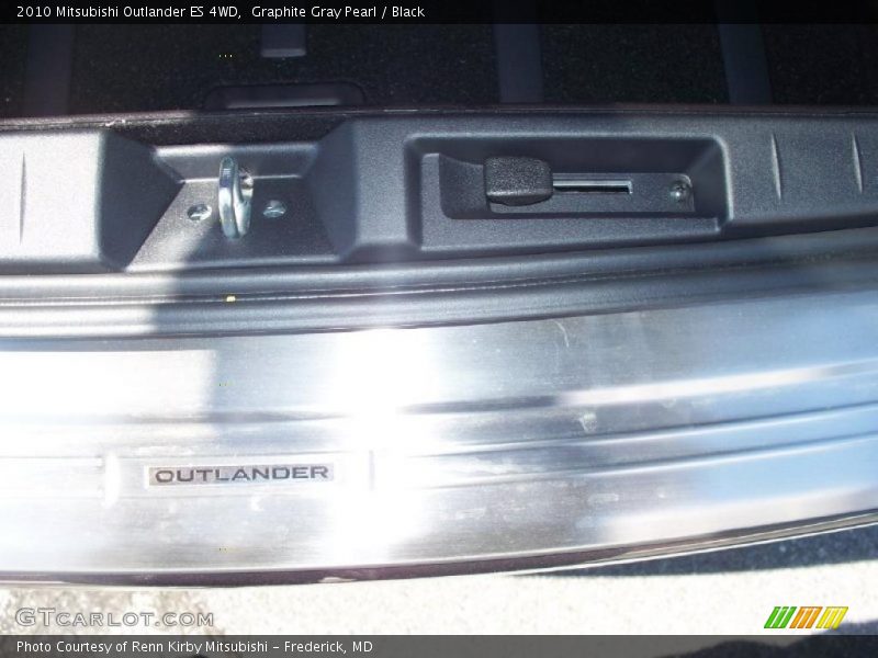 Graphite Gray Pearl / Black 2010 Mitsubishi Outlander ES 4WD
