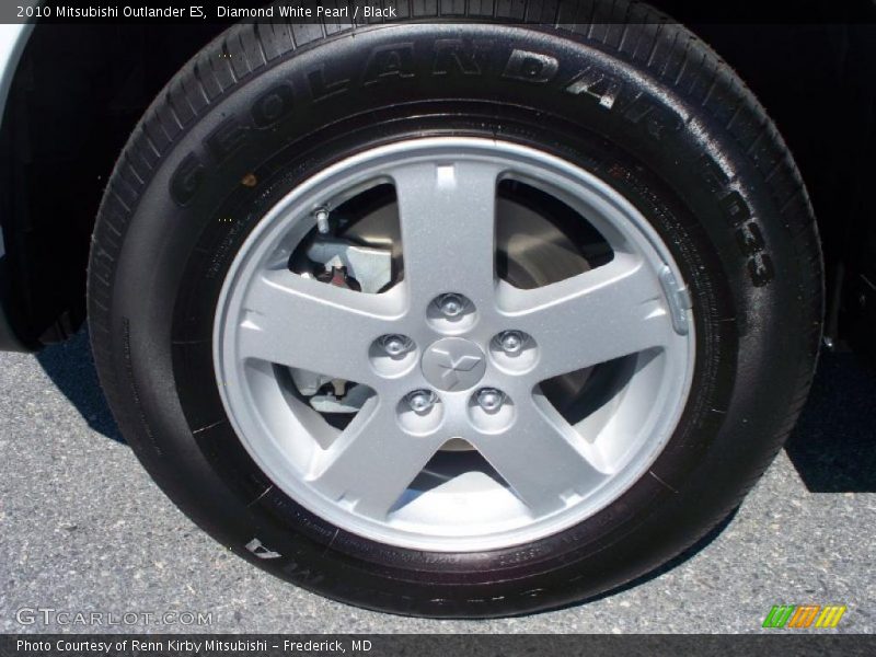 Diamond White Pearl / Black 2010 Mitsubishi Outlander ES