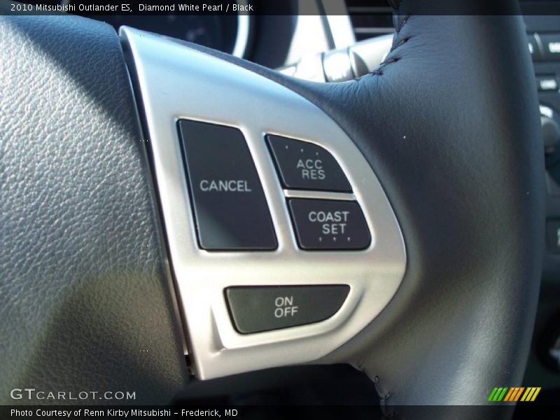 Diamond White Pearl / Black 2010 Mitsubishi Outlander ES