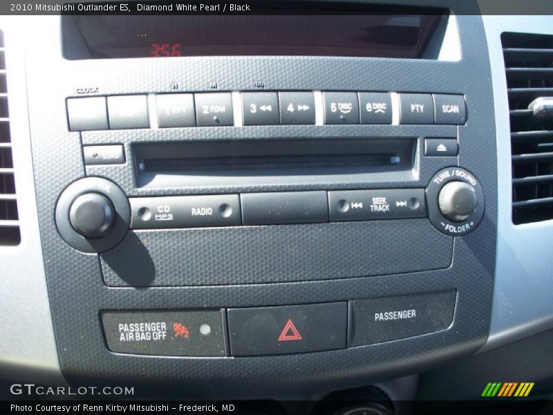 Diamond White Pearl / Black 2010 Mitsubishi Outlander ES