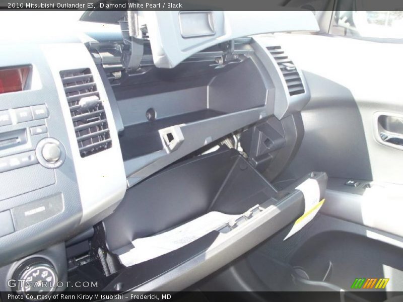 Diamond White Pearl / Black 2010 Mitsubishi Outlander ES
