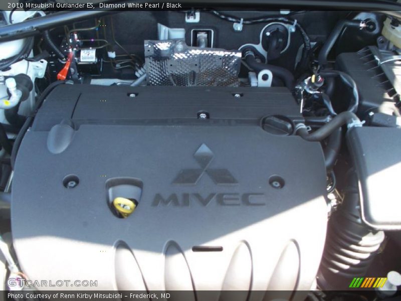 Diamond White Pearl / Black 2010 Mitsubishi Outlander ES