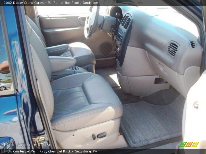 Patriot Blue Pearl / Sandstone 2002 Dodge Grand Caravan ES
