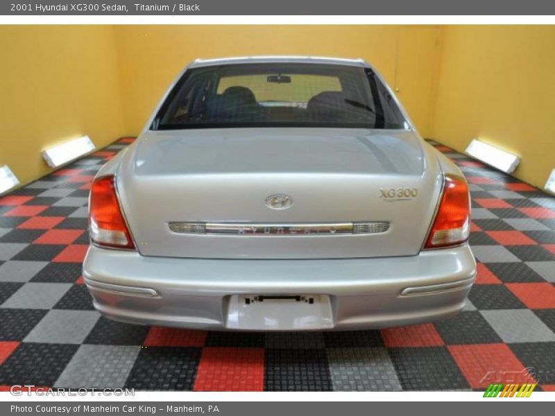 Titanium / Black 2001 Hyundai XG300 Sedan