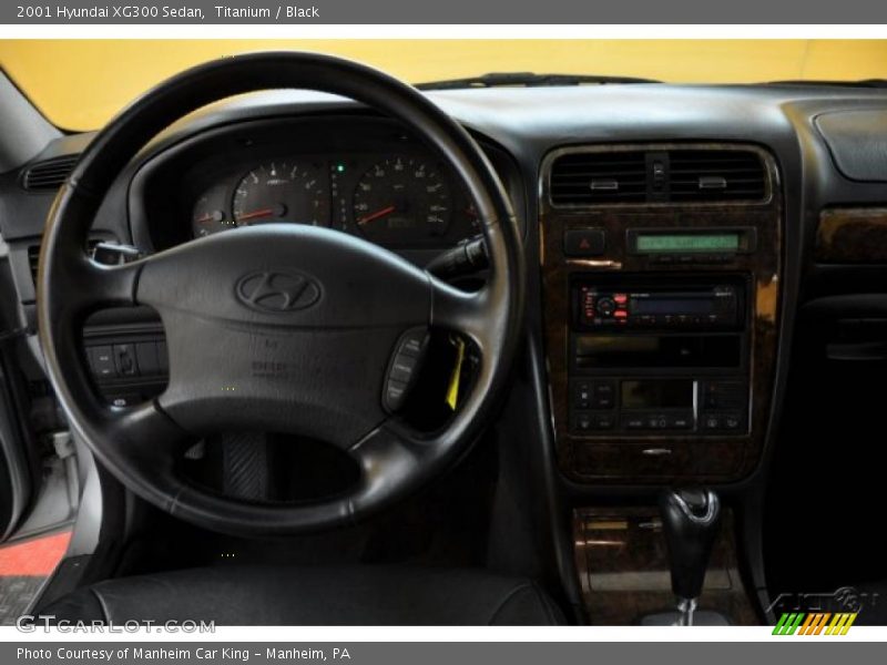 Titanium / Black 2001 Hyundai XG300 Sedan