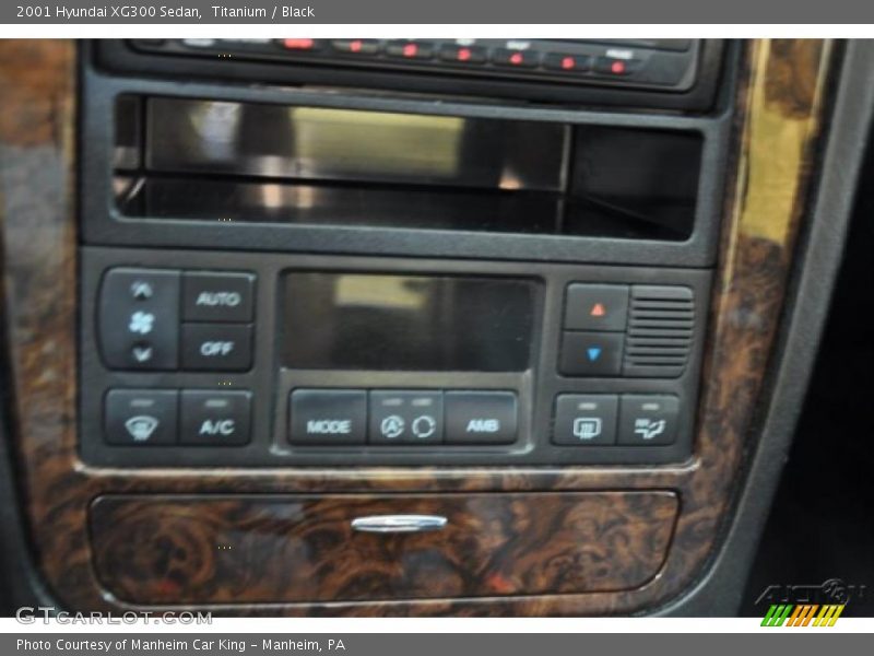 Titanium / Black 2001 Hyundai XG300 Sedan