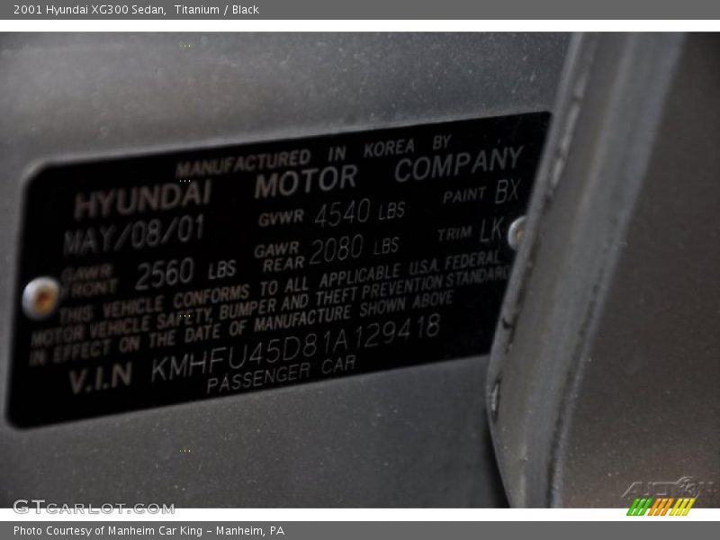 Titanium / Black 2001 Hyundai XG300 Sedan