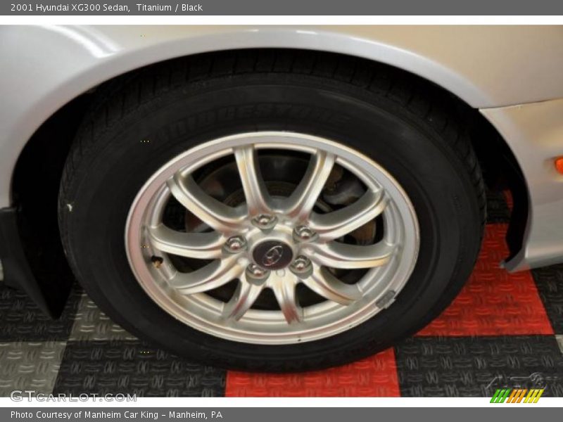 Titanium / Black 2001 Hyundai XG300 Sedan