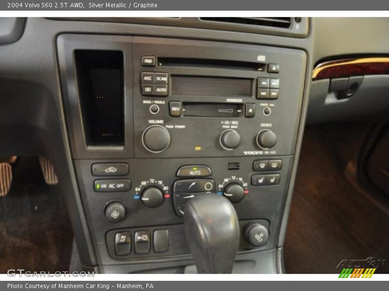 Silver Metallic / Graphite 2004 Volvo S60 2.5T AWD