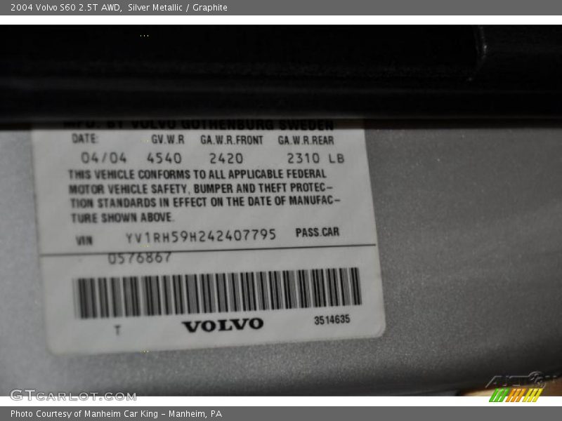 Silver Metallic / Graphite 2004 Volvo S60 2.5T AWD
