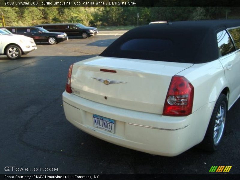 Cool Vanilla White / Dark Slate Gray 2008 Chrysler 300 Touring Limousine
