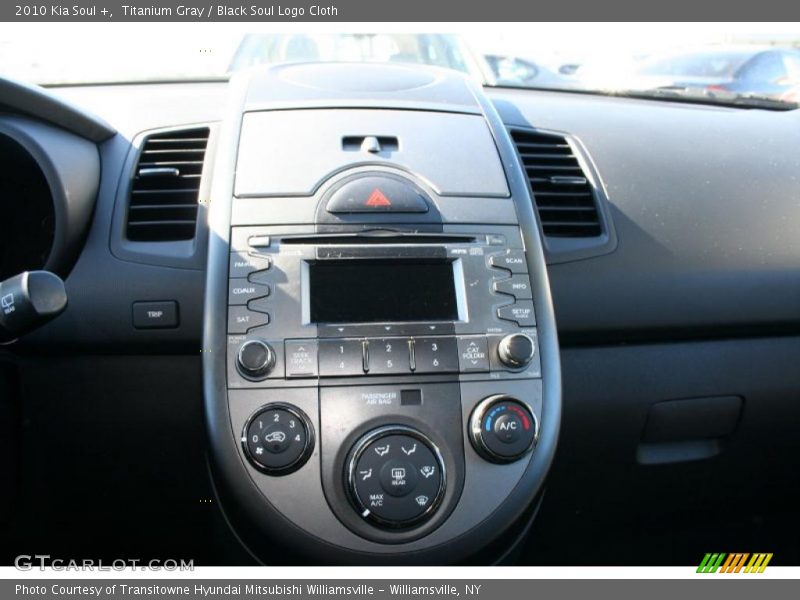 Titanium Gray / Black Soul Logo Cloth 2010 Kia Soul +