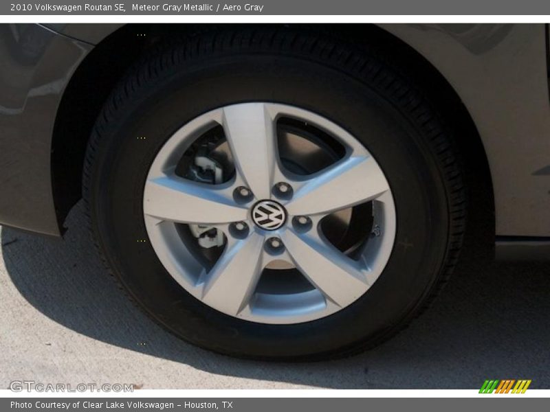 Meteor Gray Metallic / Aero Gray 2010 Volkswagen Routan SE