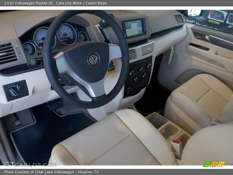 Calla Lilly White / Ceylon Beige 2010 Volkswagen Routan SE