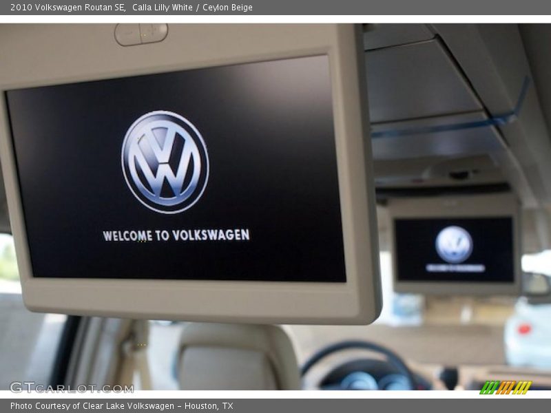Calla Lilly White / Ceylon Beige 2010 Volkswagen Routan SE
