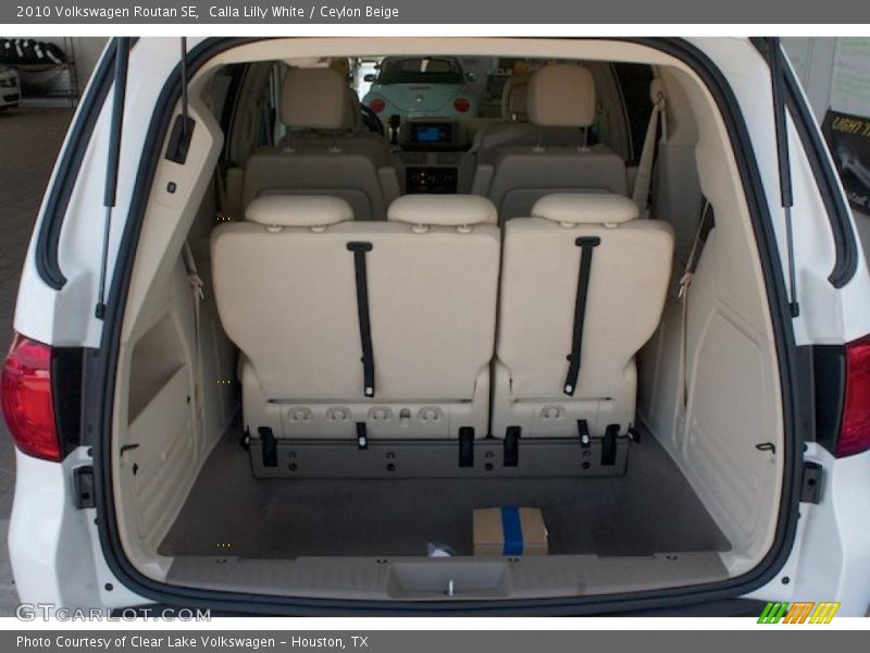 Calla Lilly White / Ceylon Beige 2010 Volkswagen Routan SE