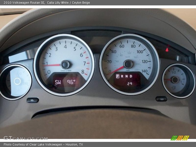Calla Lilly White / Ceylon Beige 2010 Volkswagen Routan SE