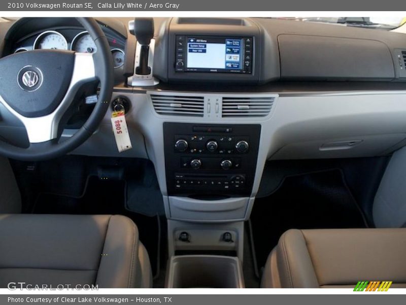 Calla Lilly White / Aero Gray 2010 Volkswagen Routan SE