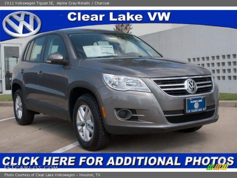 Alpine Gray Metallic / Charcoal 2011 Volkswagen Tiguan SE
