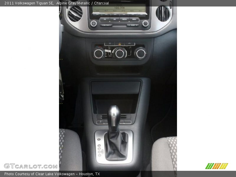Alpine Gray Metallic / Charcoal 2011 Volkswagen Tiguan SE