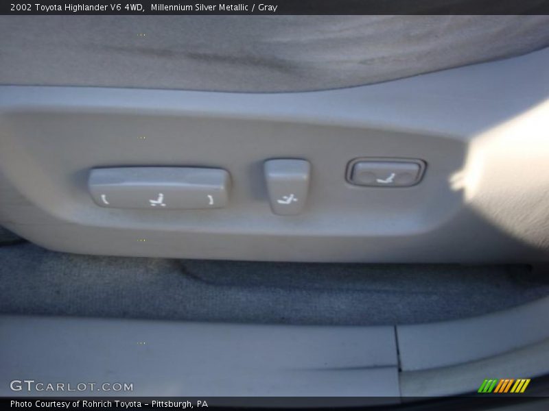Millennium Silver Metallic / Gray 2002 Toyota Highlander V6 4WD
