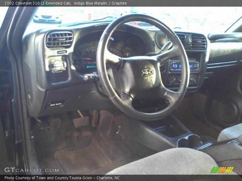 Indigo Blue Metallic / Graphite 2002 Chevrolet S10 LS Extended Cab